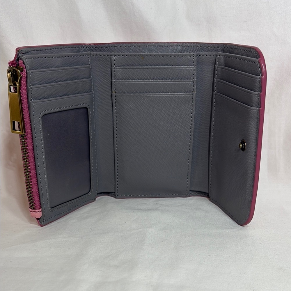 Fossil Trifold Pink Wallet with Ribbed Texture and Flap Closure - Picture 4 of 13